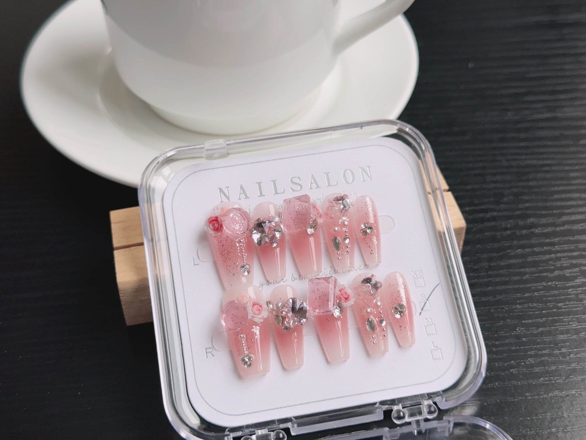 Faux Ongles Press On T037 – Style Rose Gem Incrustée Résine ABS 10 Pièces