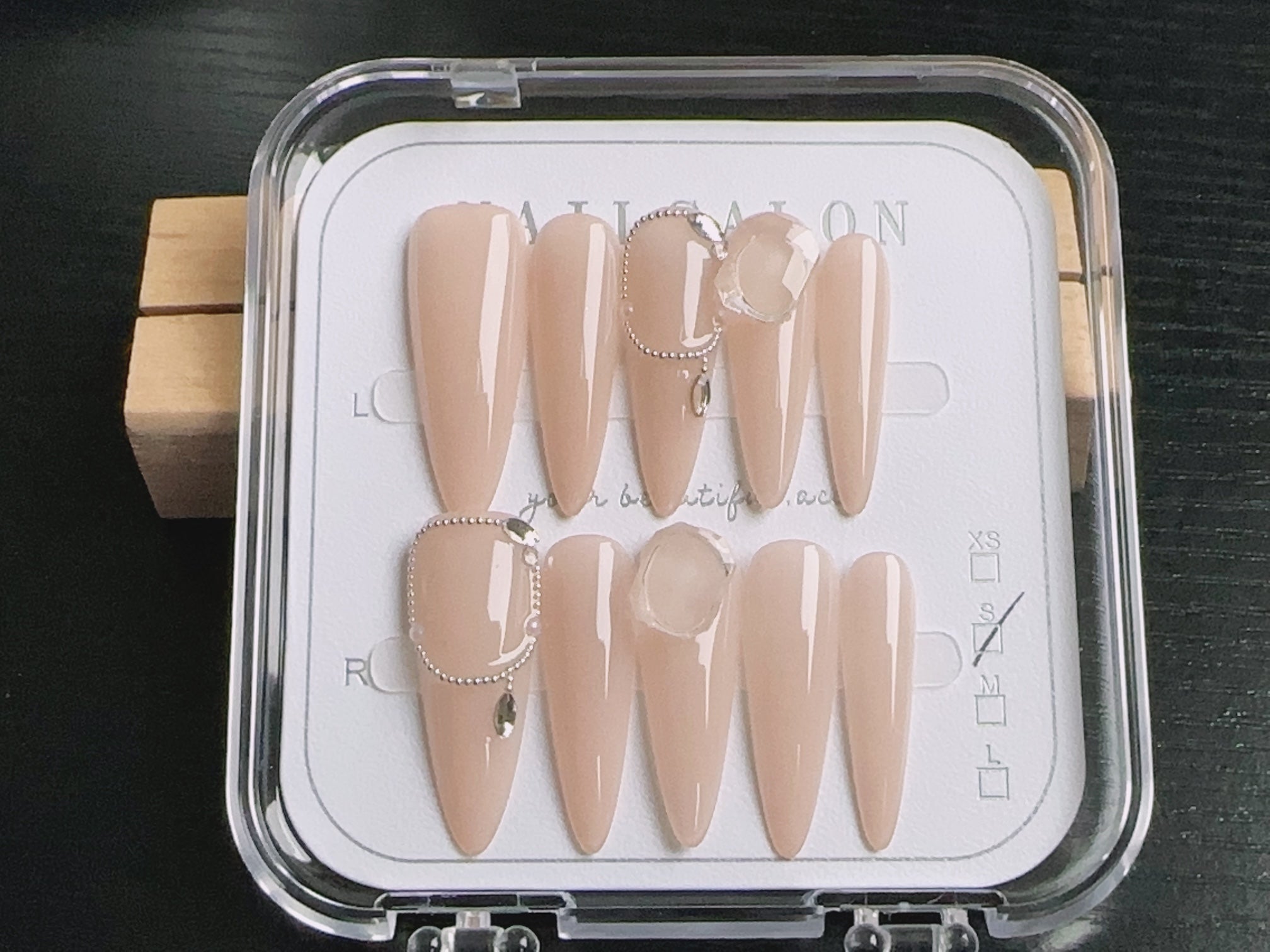 Faux Ongles Press On T071 – Style Rose Gem Incrustée Résine Premium 10 Pièces
