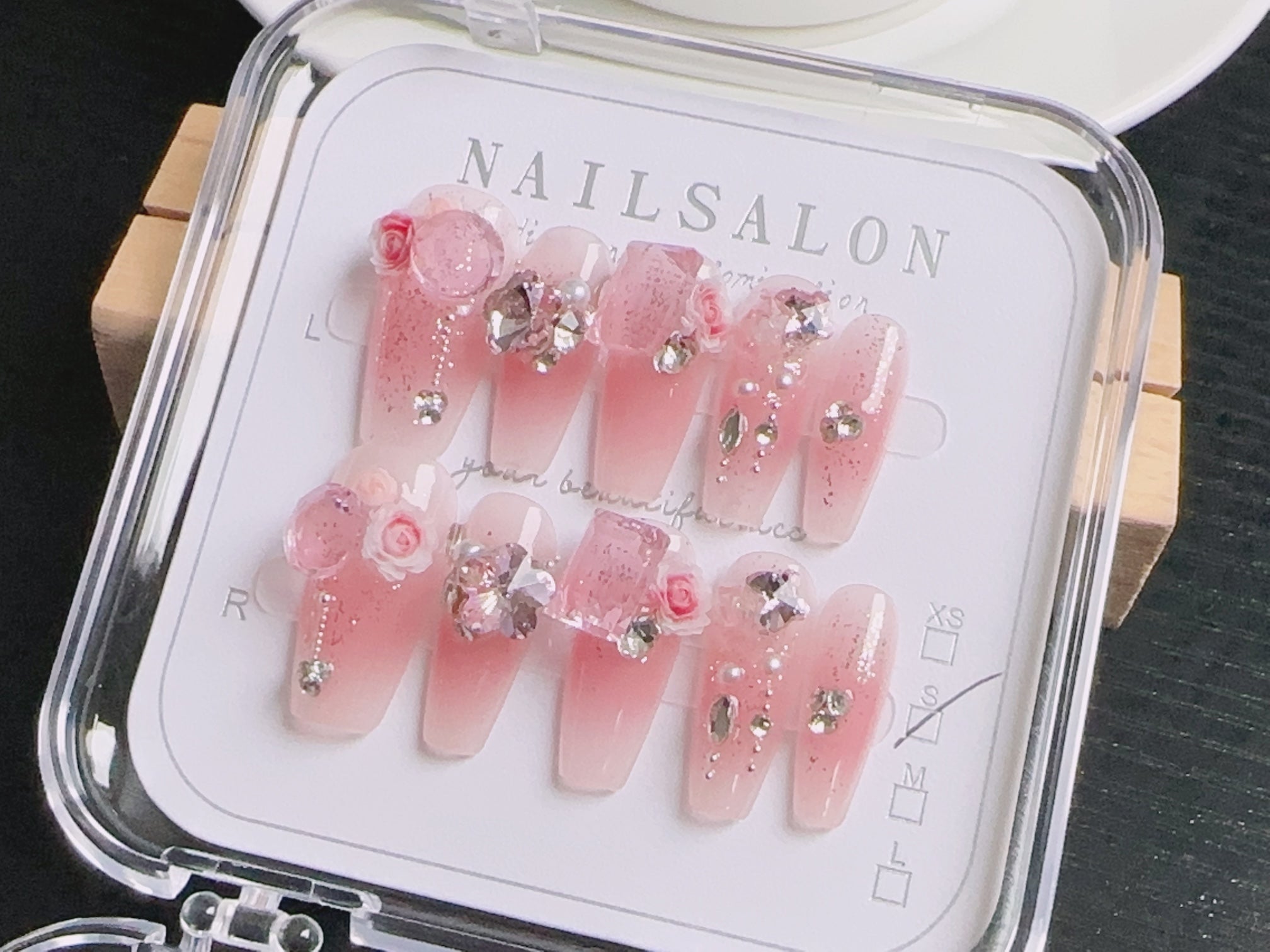 Faux Ongles Press On T037 – Style Rose Gem Incrustée Résine ABS 10 Pièces
