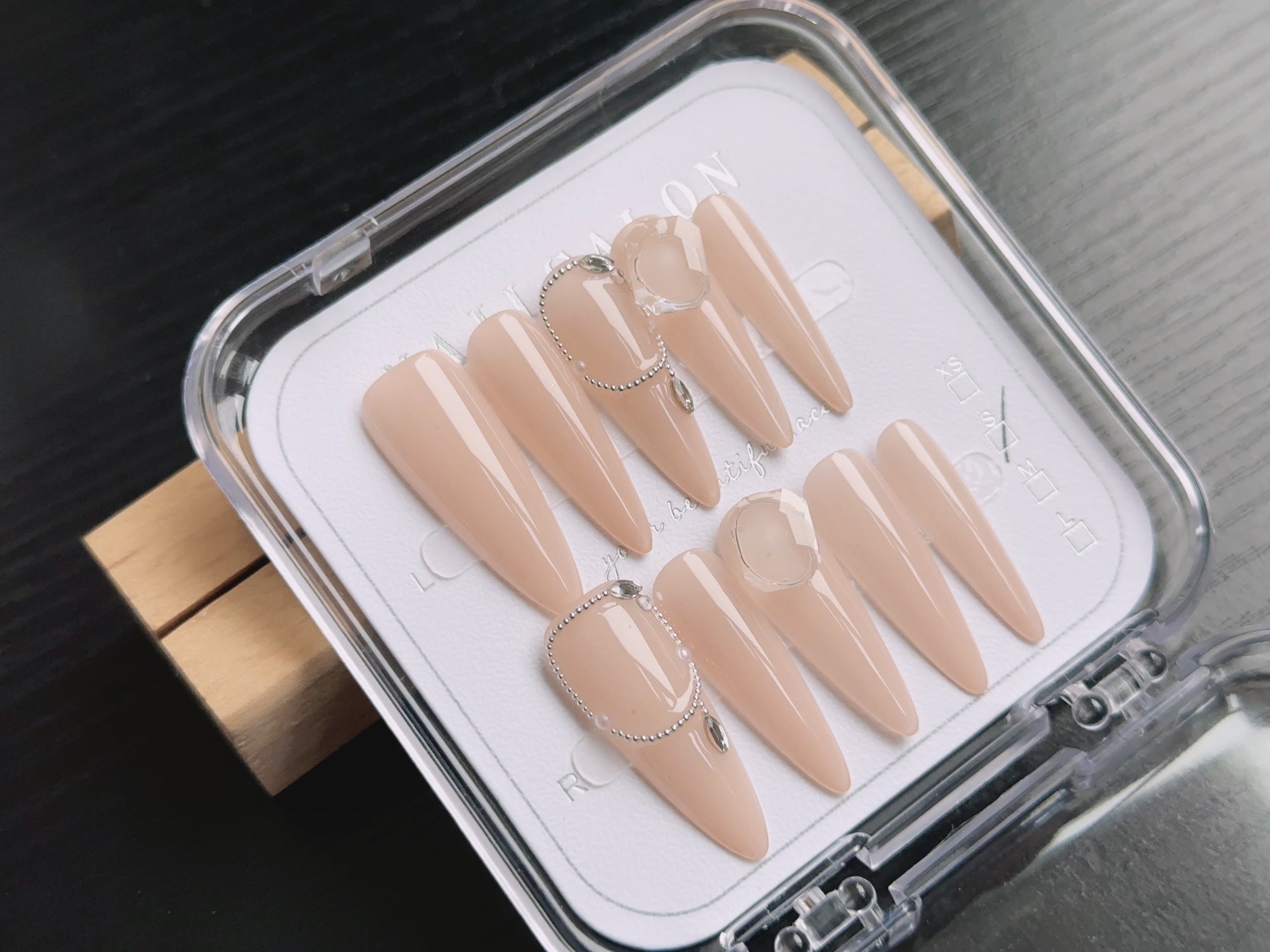 Faux Ongles Press On T071 – Style Rose Gem Incrustée Résine Premium 10 Pièces
