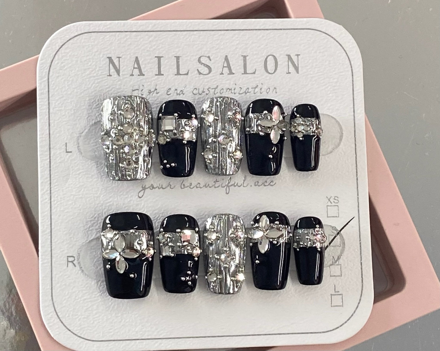 Faux Ongles Press On T076 – Style Platine 3D Noir & Blanc Résine 10 Pièces