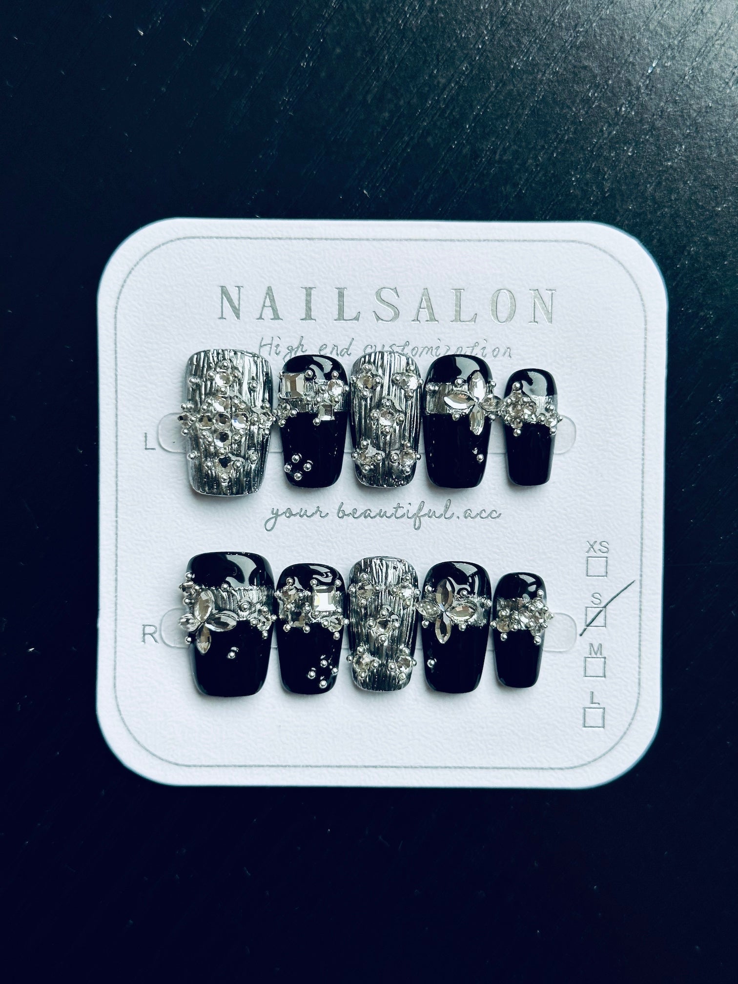 Faux Ongles Press On T076 – Style Platine 3D Noir & Blanc Résine 10 Pièces